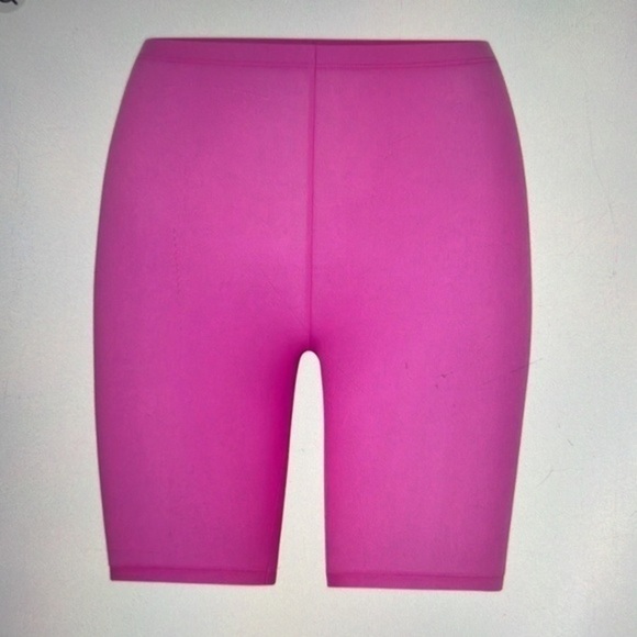 Skims Fit Everybody Bike Shorts - Picture 2 of 7